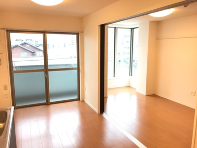 【居間・リビング】 | アズーリ小杉 | 開放感のあるゆったりとしたお部屋です♪