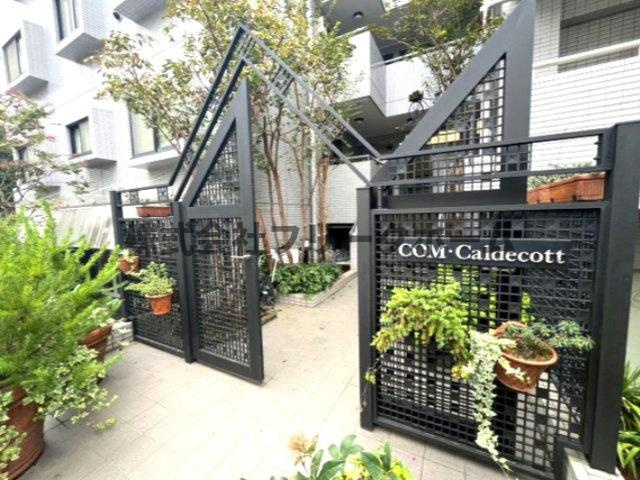 武蔵野市吉祥寺本町３丁目の賃貸マンションのエントランス