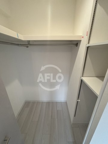 ミラージュパレス天王寺堀越町の収納|ミラージュパレス天王寺堀越町　ウォークインクローゼット