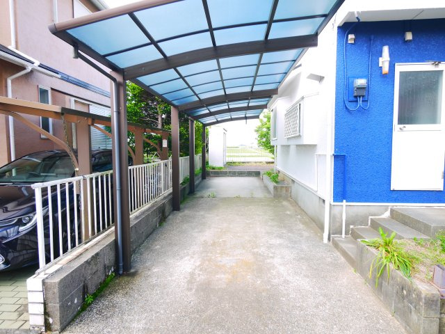 東金市道庭　中古戸建の駐車場|内外装リフォーム済み令和8年5月JR東金線求名駅徒歩約12分 軽は3台可都市ガス スーパー徒歩約10分