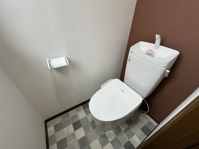 明石市朝霧南町４丁目戸建のトイレ