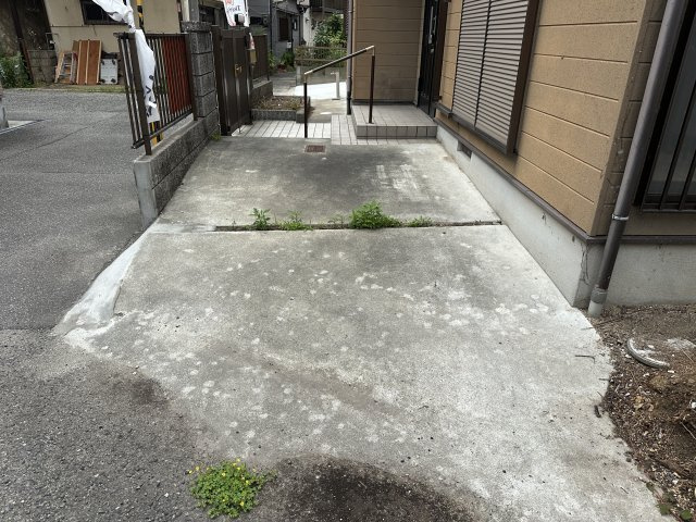 明石市朝霧南町４丁目戸建の駐車場