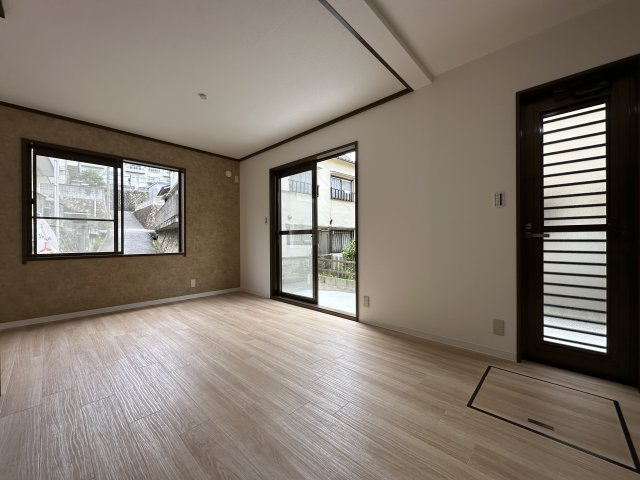 明石市朝霧南町４丁目戸建の居間・リビング