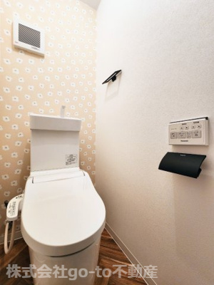 【トイレ】 | 高丘台住宅2号棟 | かわいいクロスで清潔感のあるトイレです♪