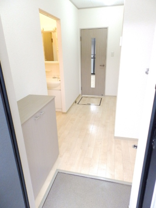 ジュネス・Ｋの玄関
