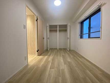 ロイヤルメゾン東国泰寺の洋室