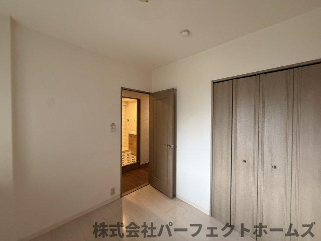 ロイヤルシャトー交野の洋室|落ち着いた色調の洋室です