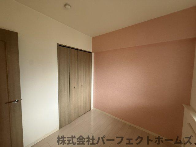 ロイヤルシャトー交野の洋室|使い勝手のいい洋室です