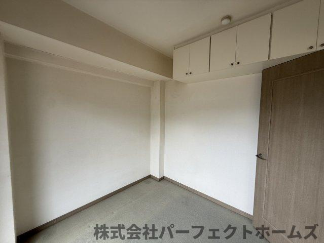 ロイヤルシャトー交野の洋室|使い勝手のいい洋室です