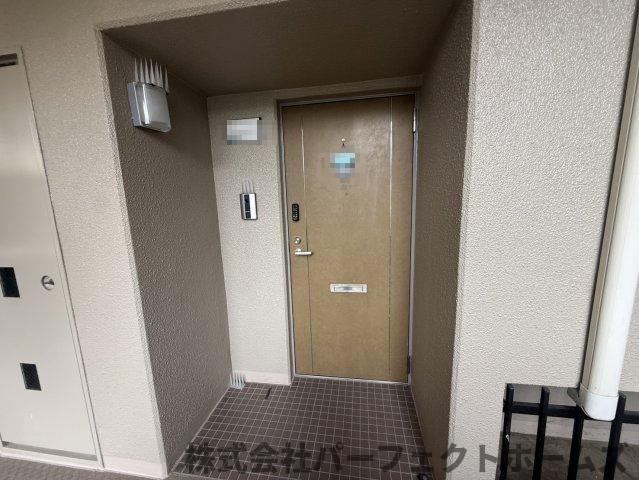 ロイヤルシャトー交野の玄関|きれいな玄関です