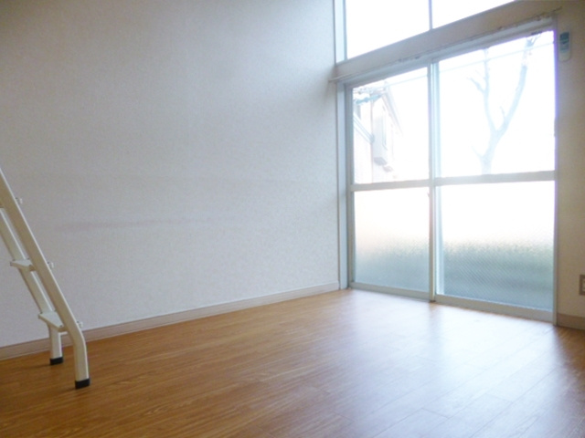 ルミエール星野の居間・リビング|全面フローリングになっております☆