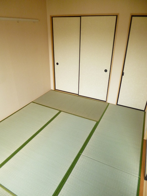 パークフラットの和室|南向きの明るい居室