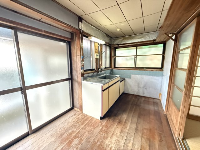 東山町平家一戸建のキッチン