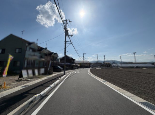 向日市森本町春日井の前面道路含む現地写真|前道は広々約7.6ｍ！