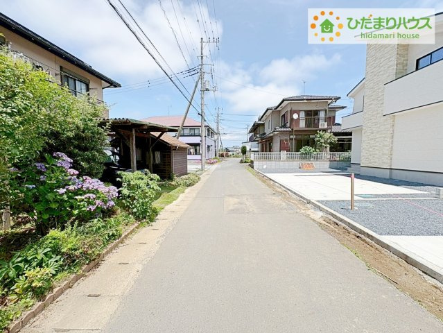 ひたちなか市足崎3期　新築戸建　1号棟の前面道路含む現地写真|たっぷりの陽光と心地よい風が舞い込む住まい♪