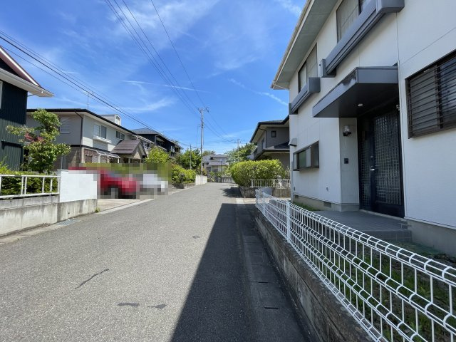 中古戸建・中古住宅　郡山市緑ケ丘東2丁目　緑ヶ丘第一小学校・緑ヶ丘中学校の前面道路含む現地写真|閑静な住宅街なので車通りも落ち着いています！