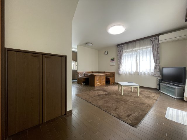 中古戸建・中古住宅　郡山市緑ケ丘東2丁目　緑ヶ丘第一小学校・緑ヶ丘中学校の収納|階段下のデッドスペースを利用した階段下収納もあります！