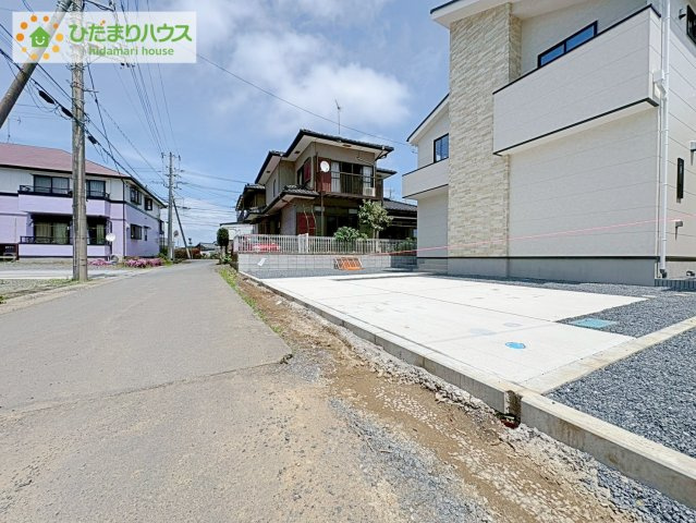 ひたちなか市足崎3期　新築戸建　2号棟の駐車場|マイホームなら駐車場代がかかりません。しかも、自宅の駐車場で洗車ができます！今までコイン洗車に行っていた手間も省けて、節約にもつながります(^^♪