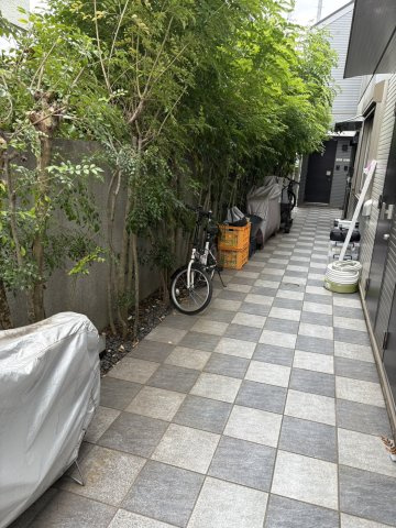 玄関前が駐輪場になります