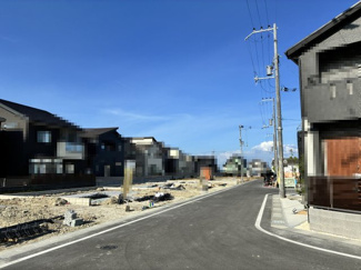 【前面道路含む現地写真】 | 大津市雄琴5丁目11　新築戸建