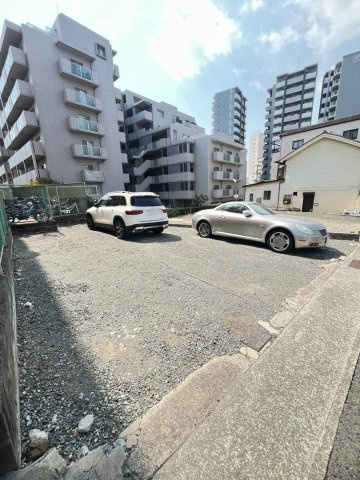 ライオンズマンション下山手第二の駐車場