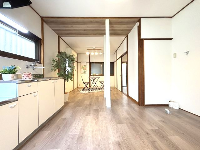 木戸町戸建の居間・リビング