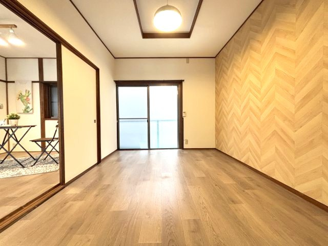 木戸町戸建の洋室