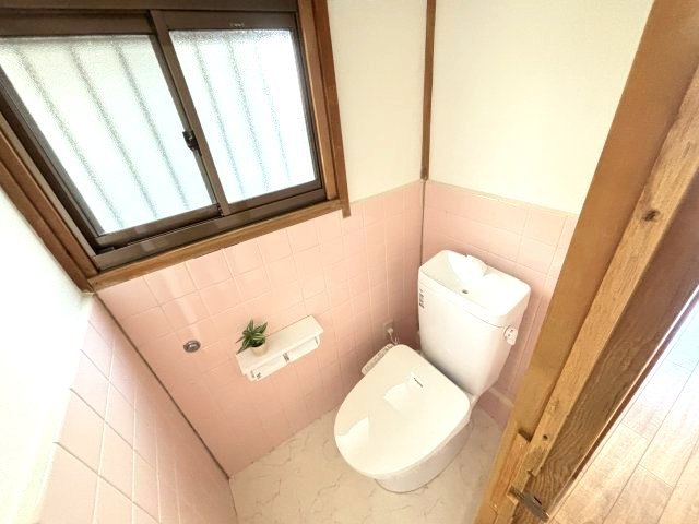 木戸町戸建のトイレ