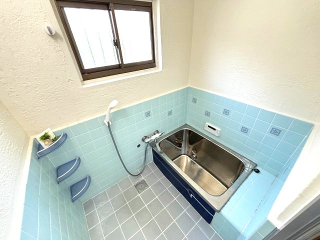 木戸町戸建の浴室