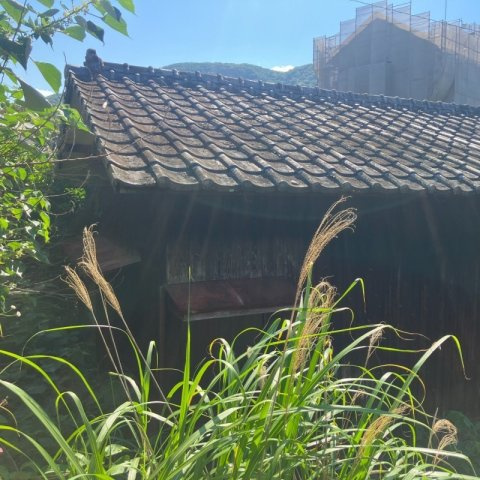 八幡町古家付土地の外観
