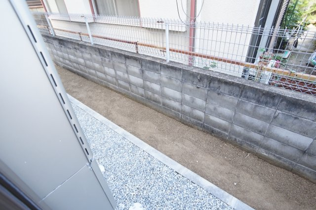 ラディエンス逆瀬川のバルコニー