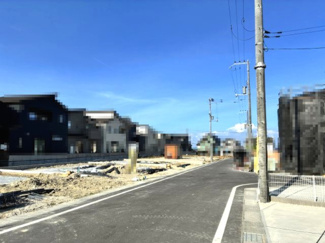 【前面道路含む現地写真】 | 大津市雄琴5丁目11　新築戸建