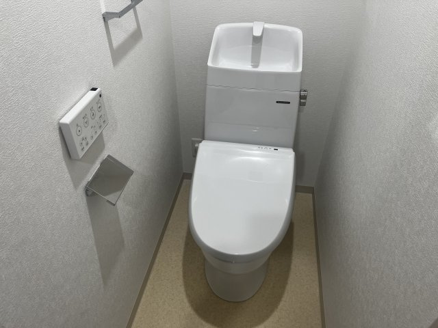 【トイレ】 | LUANA | 清潔感のあるトイレです