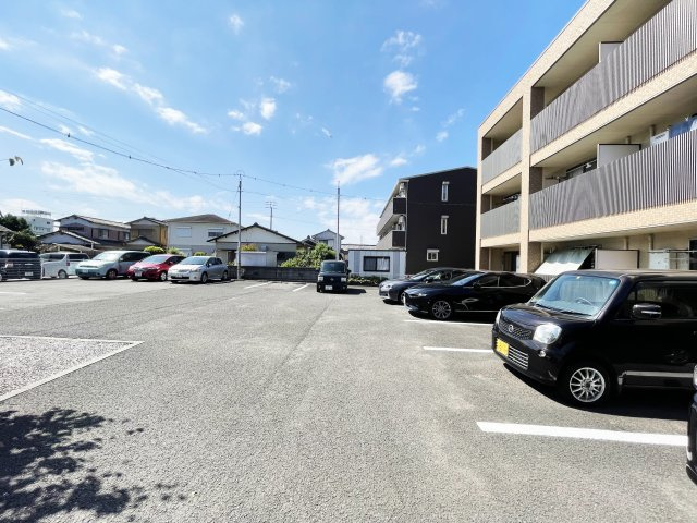 ボヌールピエスの駐車場