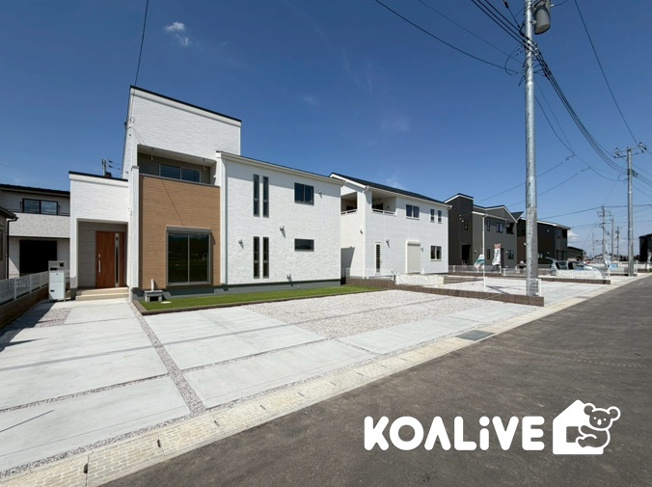 【外観】 | 甘楽郡甘楽町金井　新築住宅 | 完成済み！いつでも新生活を始めることができます。
開放感あるLDK！
陽当り、風通しも良い暖かな住まいです。
KOALIVE （コアライブ）【0120-919-727】
