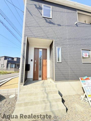 クレイドルガーデン小松島市大林町第一の玄関|明るい玄関です