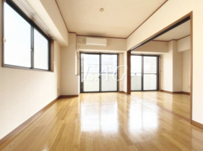 【居間・リビング】 | マルベリーテラス | 洋室のお部屋です。