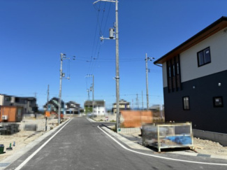 【前面道路含む現地写真】 | 大津市雄琴5丁目11　新築戸建 | 2026年5月撮影、前面道路