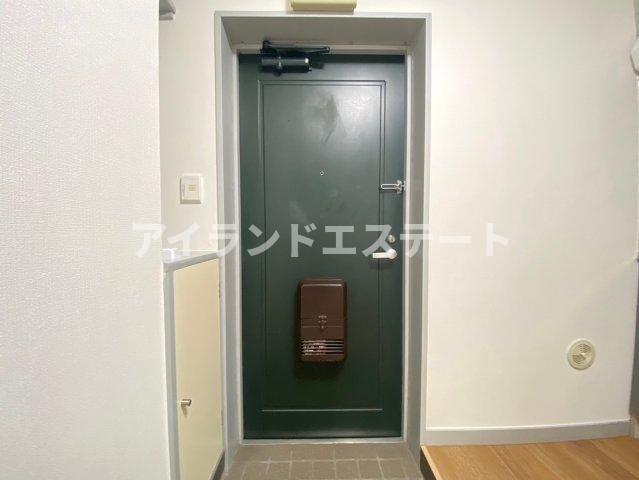 ロッキー三軒茶屋　ペット相談　ネット無料　南西向きの玄関