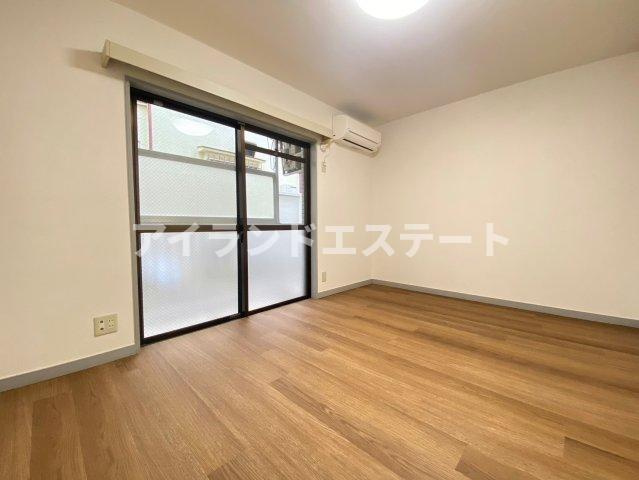 ロッキー三軒茶屋　ペット相談　ネット無料　南西向きの居間・リビング