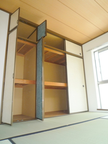メゾンアーバンの設備|★和室の収納にはたくさん荷物が入りますよ★