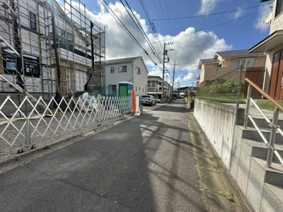 【前面道路含む現地写真】