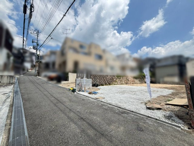 寺口町 売土地の前面道路含む現地写真