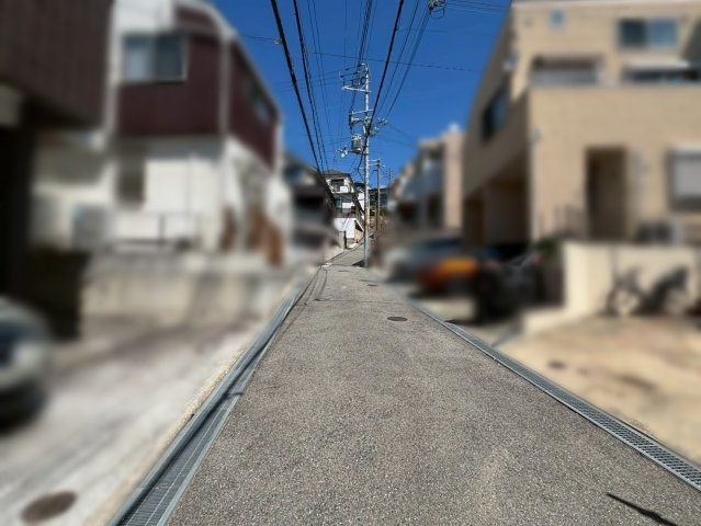寺口町 売土地の前面道路含む現地写真