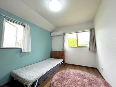 【洋室】 | 枚方市楠葉面取町2丁目 戸建 | アクセントクロスが気分を上げてくれます♪