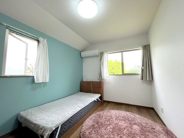 【洋室】 | 枚方市楠葉面取町2丁目 戸建 | アクセントクロスが気分を上げてくれます♪