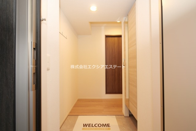 ルシェーナ西田辺の玄関