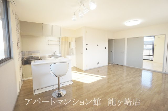 サンライフ古川の居間・リビング
