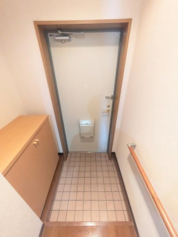 ヴィクトワール高幡不動の玄関
