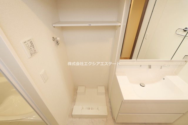 ルシェーナ西田辺の玄関